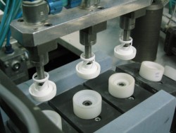 Füllen von Silicagel und Molekülsieben